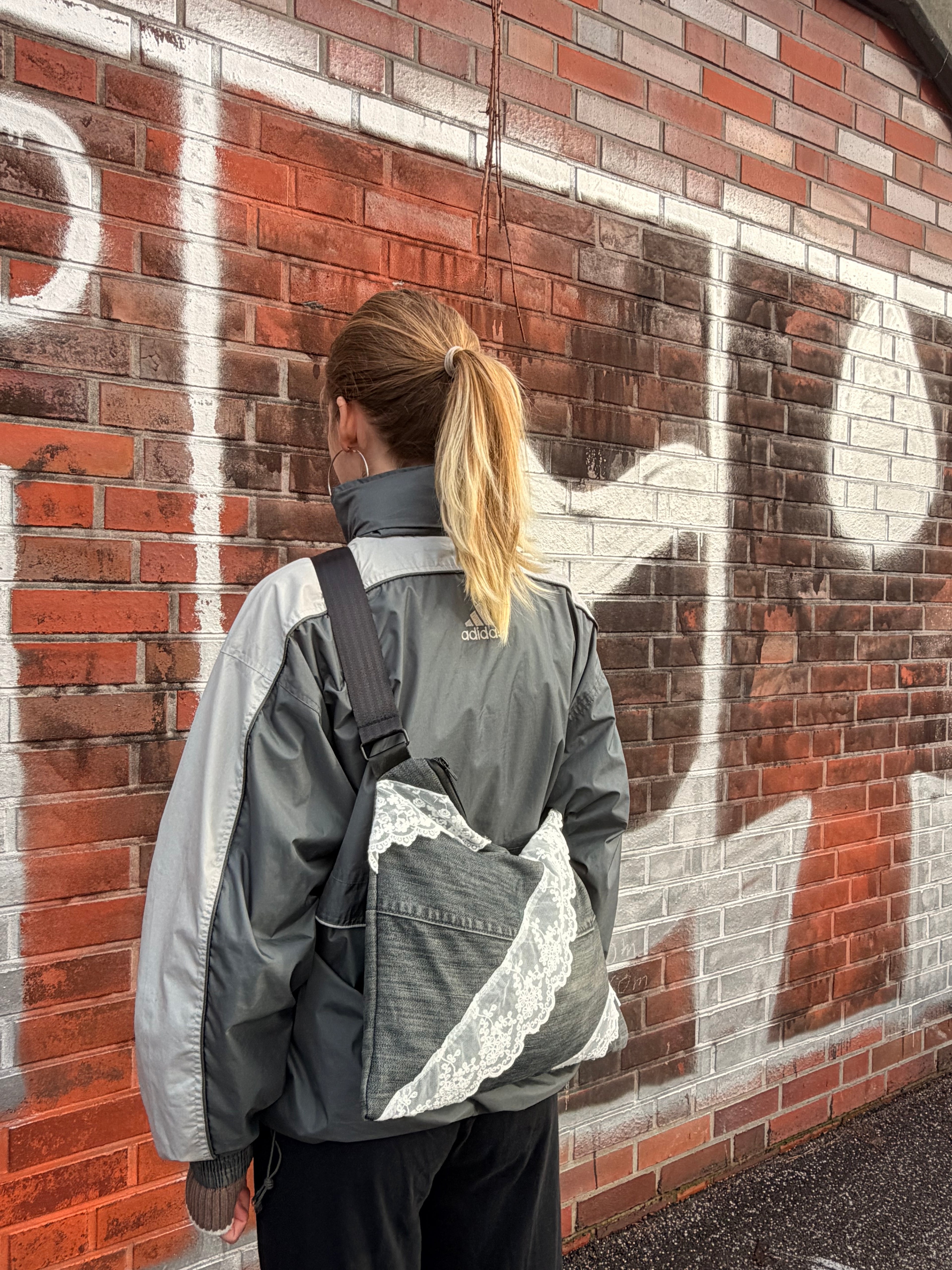Tasche, Umhängetasche, Cross Body Bag Jeans mit Spitze, Upcycling
