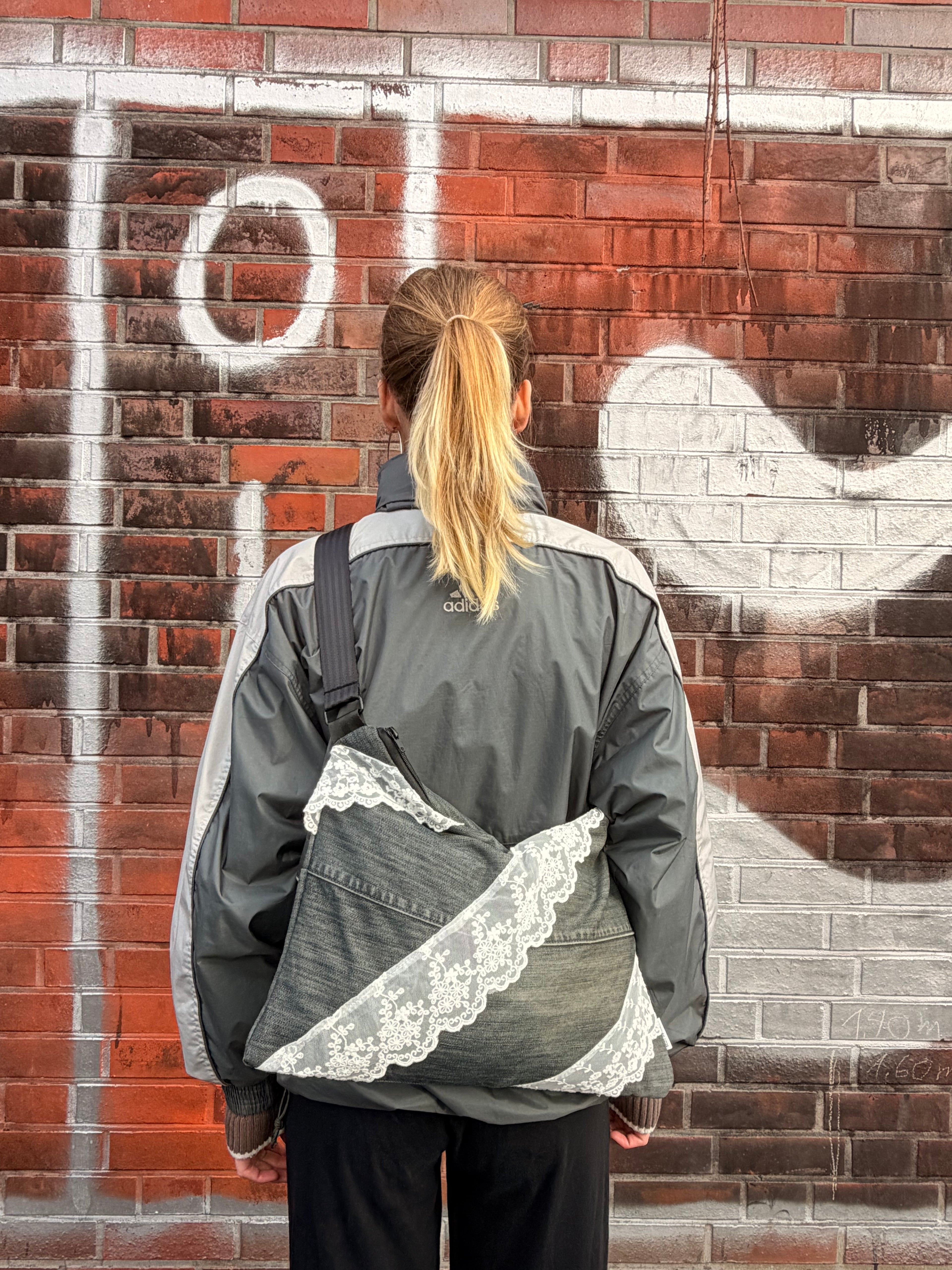 Tasche, Umhängetasche, Cross Body Bag Jeans mit Spitze, Upcycling