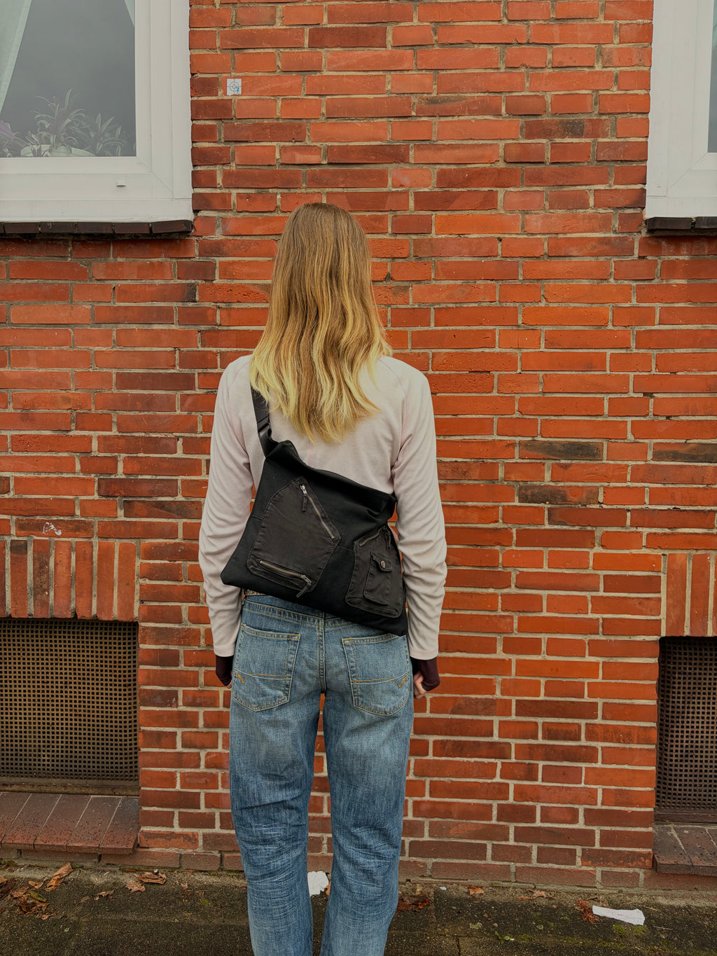 Schwarze Umhängetasche aus alter Hose, Upcycled Cross Body Bag, Handtasche, Handbag, Handmade