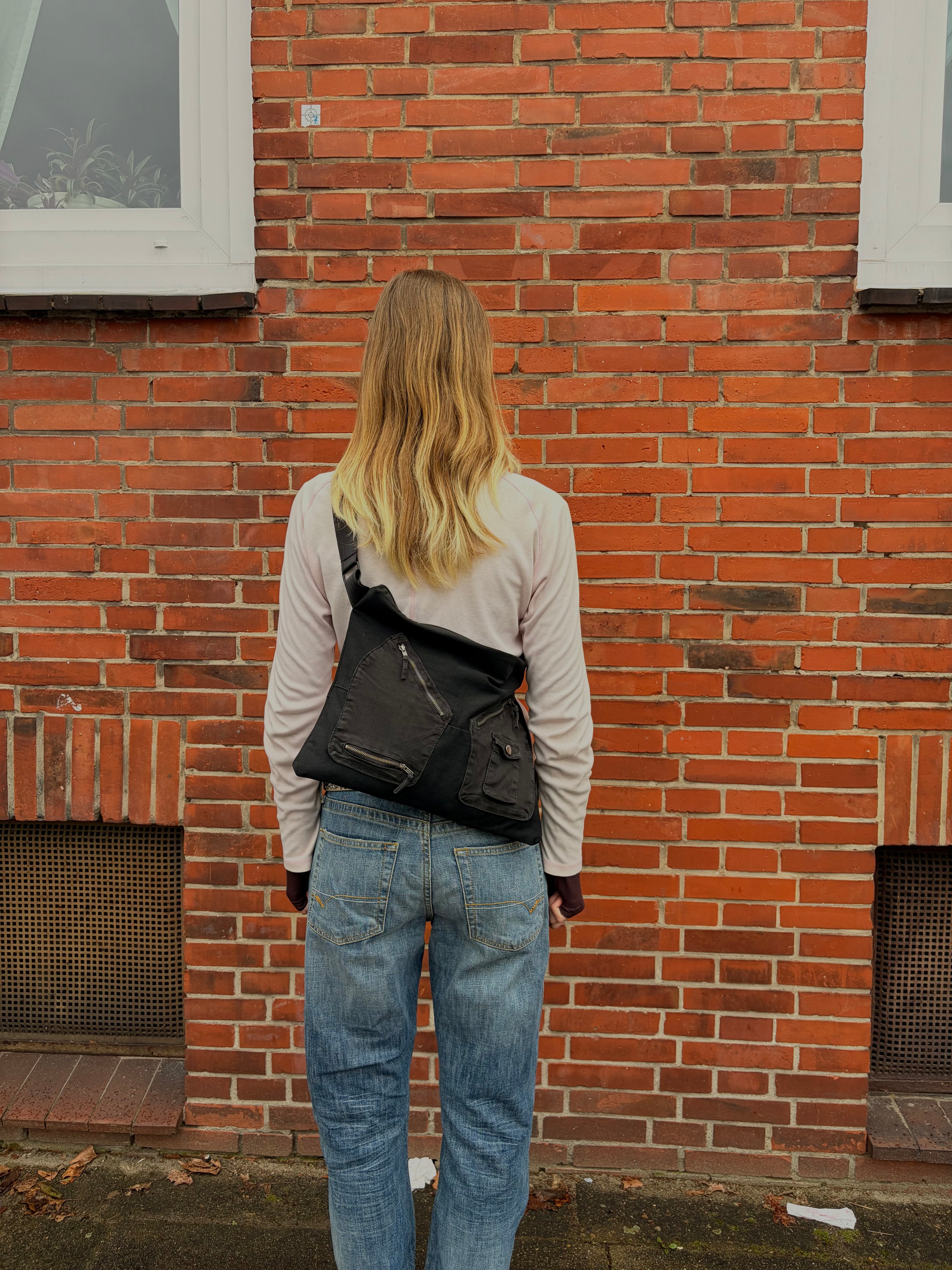 Schwarze Umhängetasche aus alter Hose, Upcycled Cross Body Bag, Handtasche, Handbag, Handmade